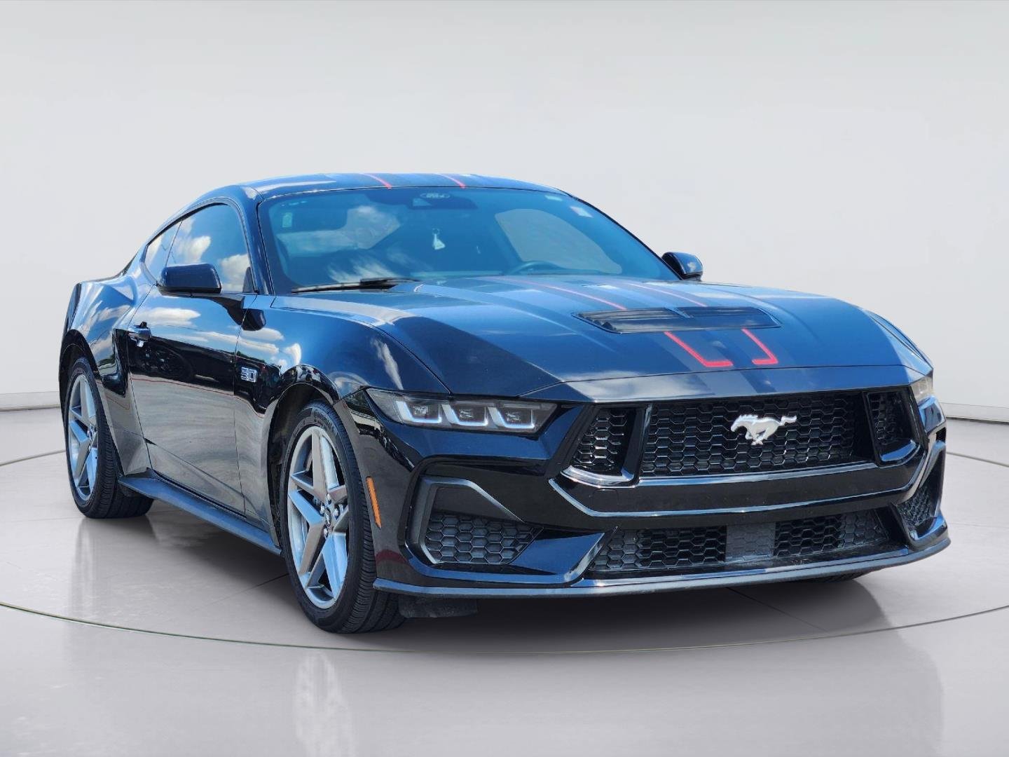 Used 2024 Ford Mustang GT RWD image 3