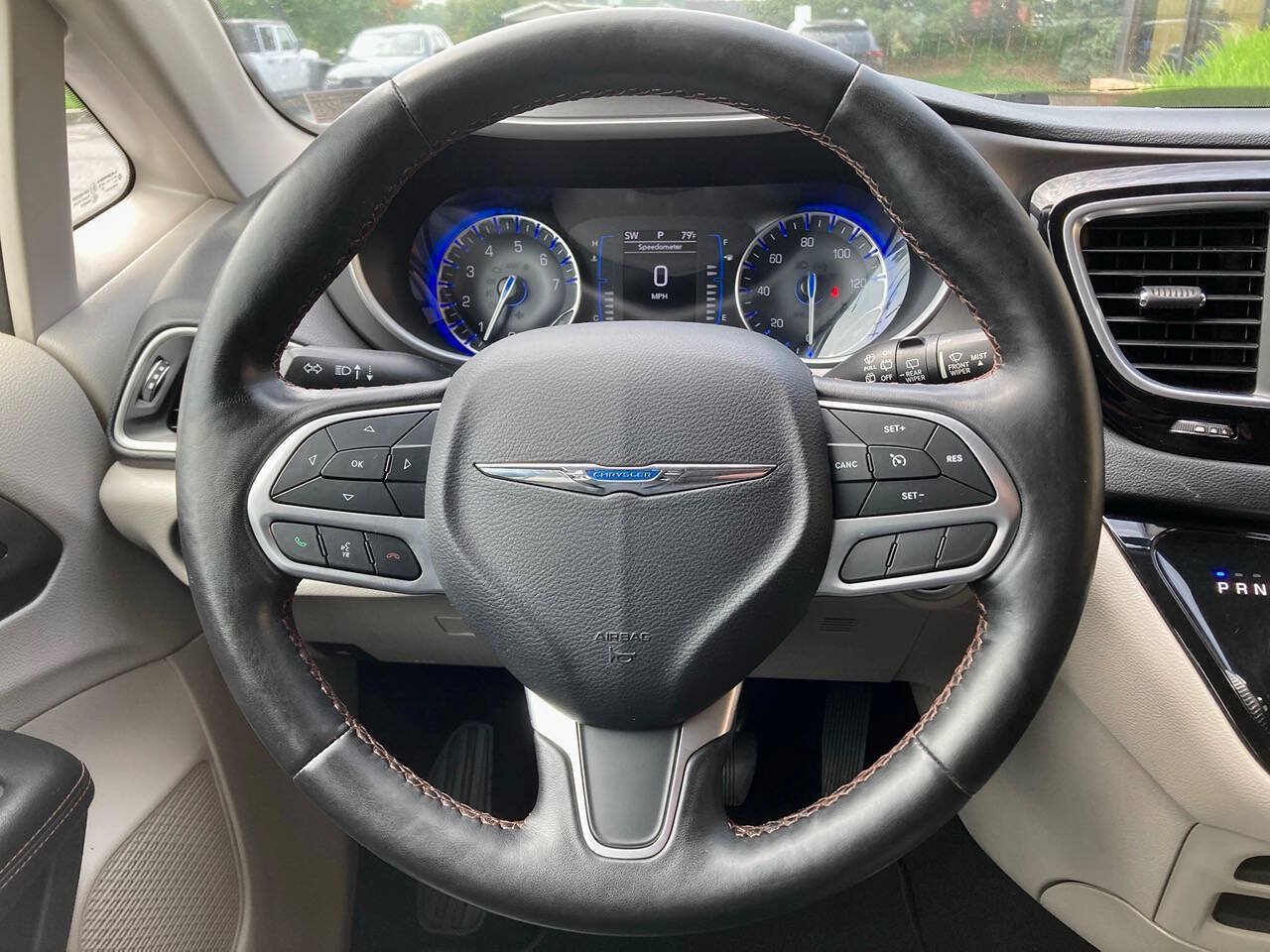 Used 2020 Chrysler Pacifica Touring-L FWD image 18