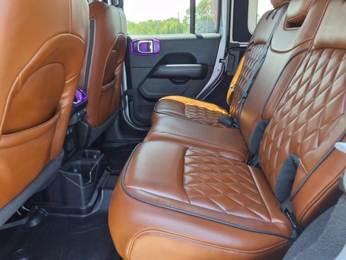 Used 2018 Jeep Wrangler Unlimited Sahara w/ Cold Weather Group AWD/4WD image 24