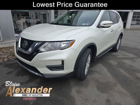 Used 2020 Nissan Rogue SV image 1