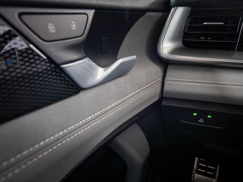 New 2026 Volkswagen Tiguan SE R-Line FWD image 36