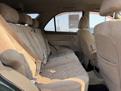 Used 2005 Kia Sorento 2WD image 12