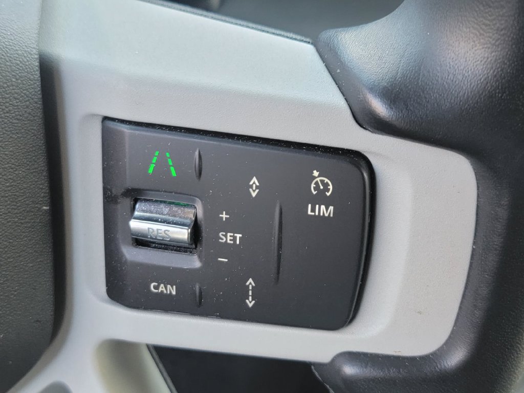 Used 2023 Land Rover Defender 110 SE AWD/4WD image 32