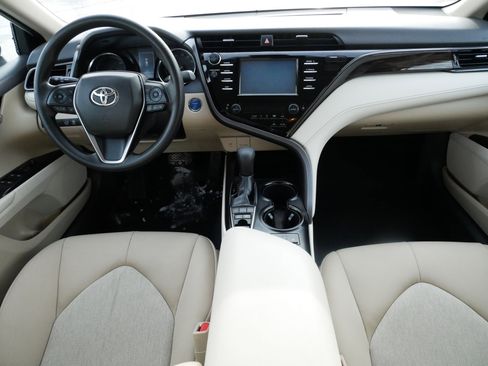 Used 2019 Toyota Camry LE image 10