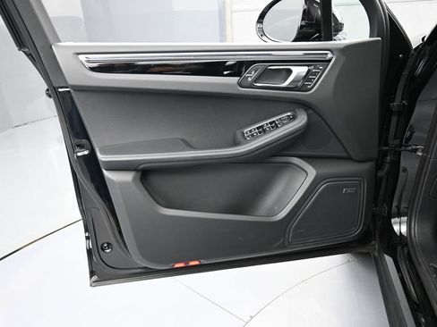 Certified 2026 Porsche Macan AWD/4WD image 15
