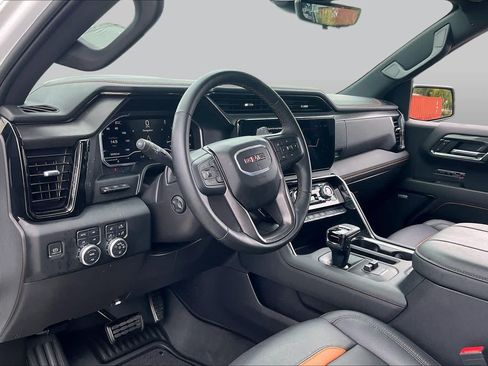 Used 2024 GMC Sierra 1500 AT4 w/ Technology Package AWD/4WD image 18