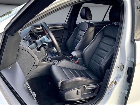 Used 2020 Volkswagen GTI SE image 19