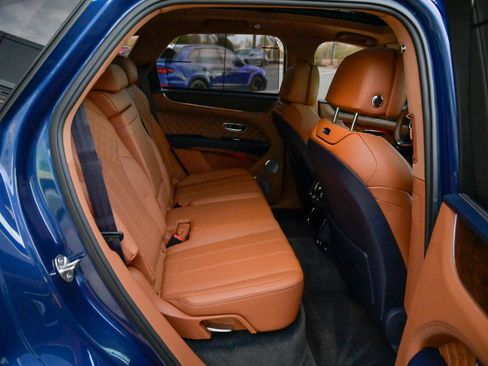 Used 2023 Bentley Bentayga image 50