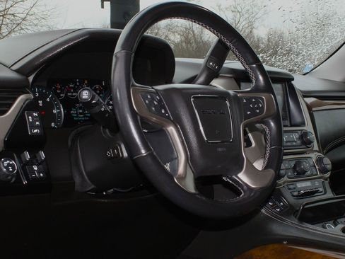 Used 2019 GMC Yukon XL Denali image 18