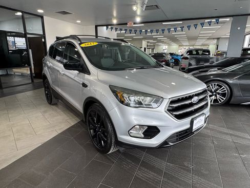 Used 2017 Ford Escape SE w/ Equipment Group 201A image 2