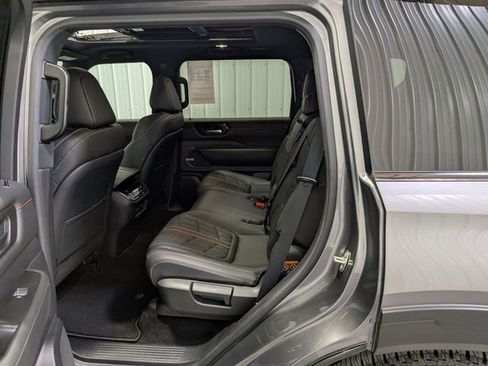 Used 2025 Nissan Armada PRO-4X w/ Pro-4X Premium Package image 10