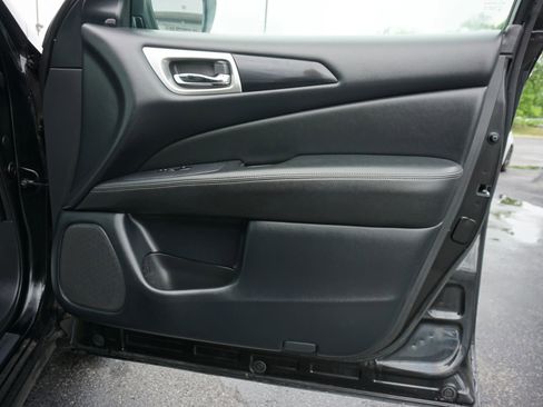 Used 2020 Nissan Pathfinder SV w/ Cargo Package FWD image 10