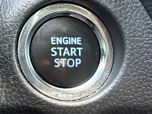 Used 2022 Toyota RAV4 XLE w/ Convenience Package image 5