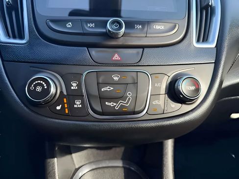 Used 2016 Chevrolet Malibu LT w/ Leather Package FWD image 16
