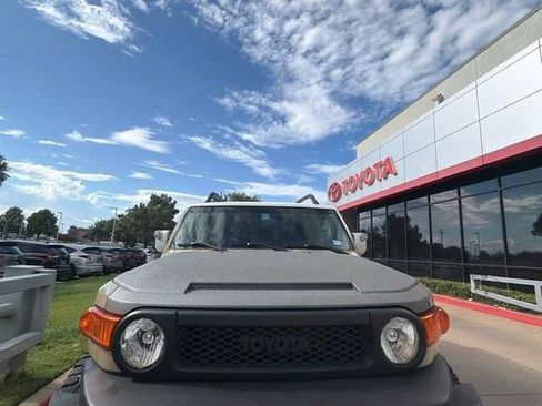 Used 2013 Toyota FJ Cruiser 4WD w/ Upgrade Pkg image 3