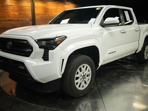 Used 2024 Toyota Tacoma SR5 AWD/4WD image 2