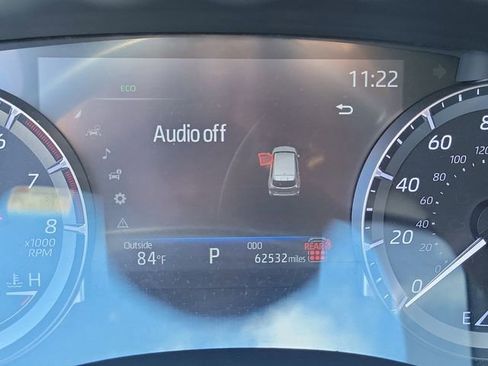 Used 2024 Toyota Highlander LE image 24