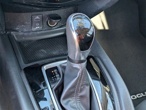 Used 2017 Nissan Rogue S image 27