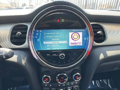 Used 2023 MINI Cooper 2-Door Hardtop image 11