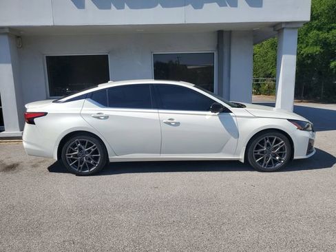 Certified 2023 Nissan Altima 2.0 SR FWD image 7