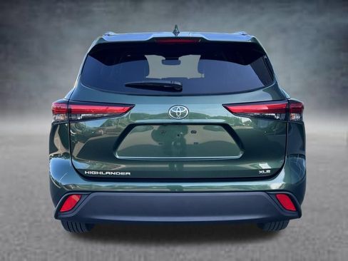 Used 2023 Toyota Highlander XLE FWD image 4