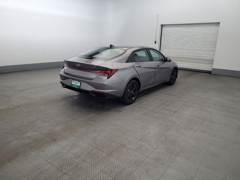 Used 2023 Hyundai Elantra SEL FWD image 9