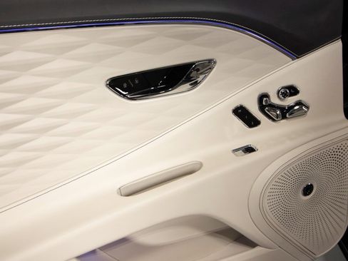 Used 2023 Bentley Flying Spur Azure image 41