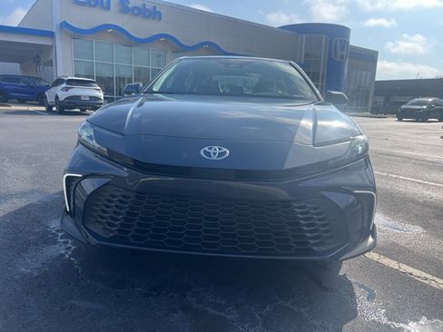 Used 2026 Toyota Camry SE w/ Convenience Package image 3