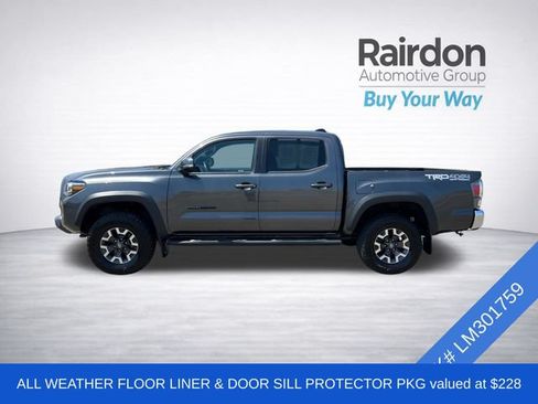 Used 2020 Toyota Tacoma TRD Off-Road w/ Blackout Package AWD/4WD image 4