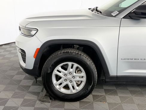 Used 2023 Jeep Grand Cherokee Laredo AWD/4WD image 11
