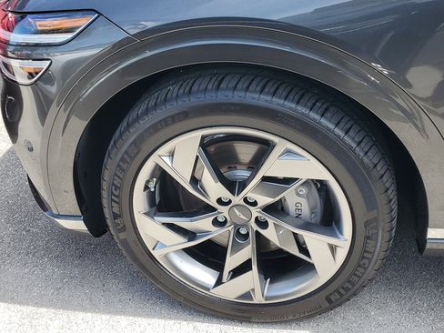 Used 2025 Genesis Electrified GV70 Advanced image 11