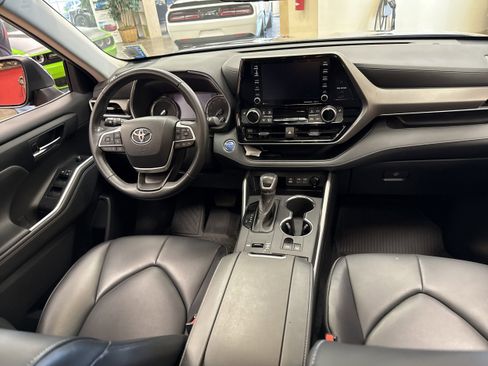 Used 2022 Toyota Highlander XLE image 22