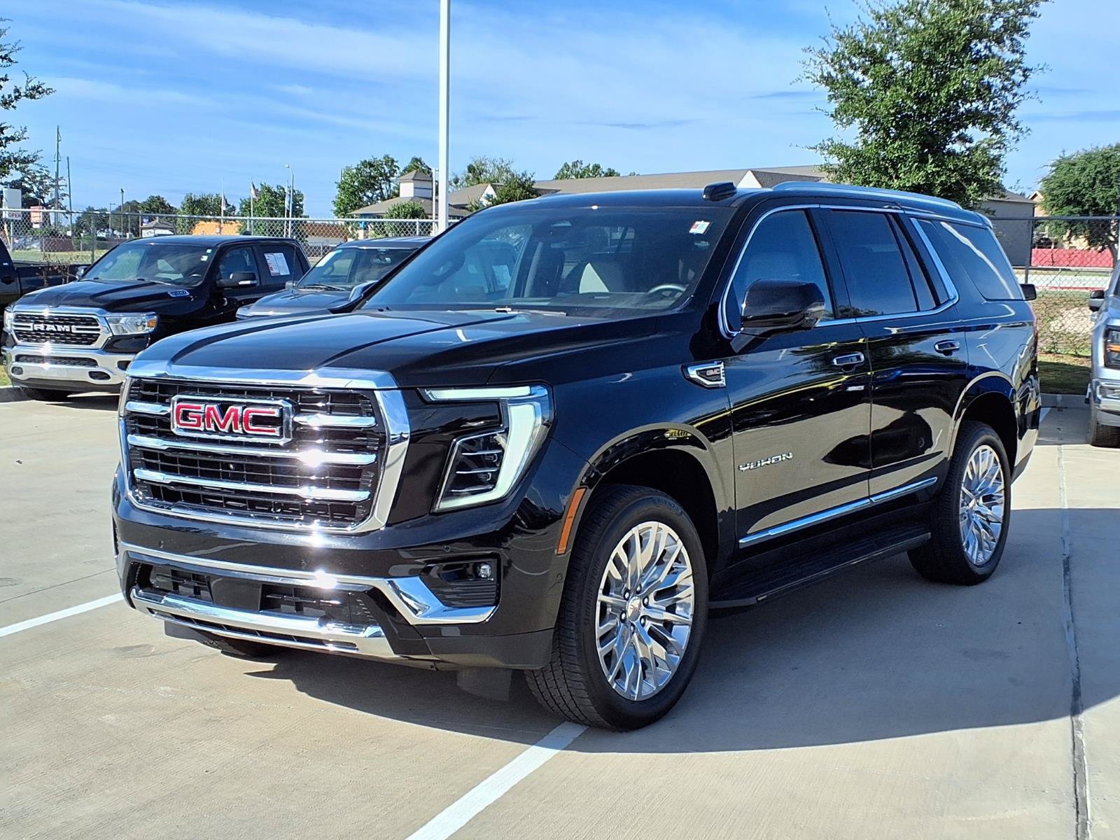 Used 2026 GMC Yukon Elevation RWD image 3