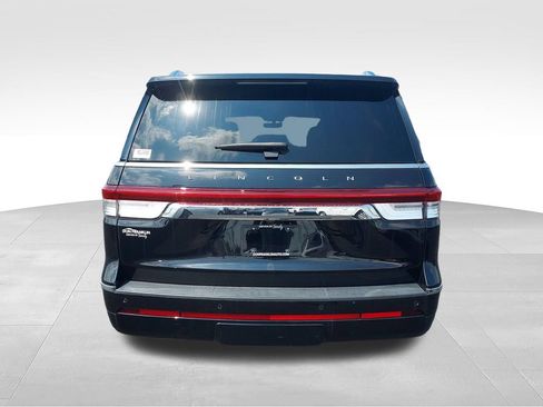 Used 2024 Lincoln Navigator Reserve AWD/4WD image 4