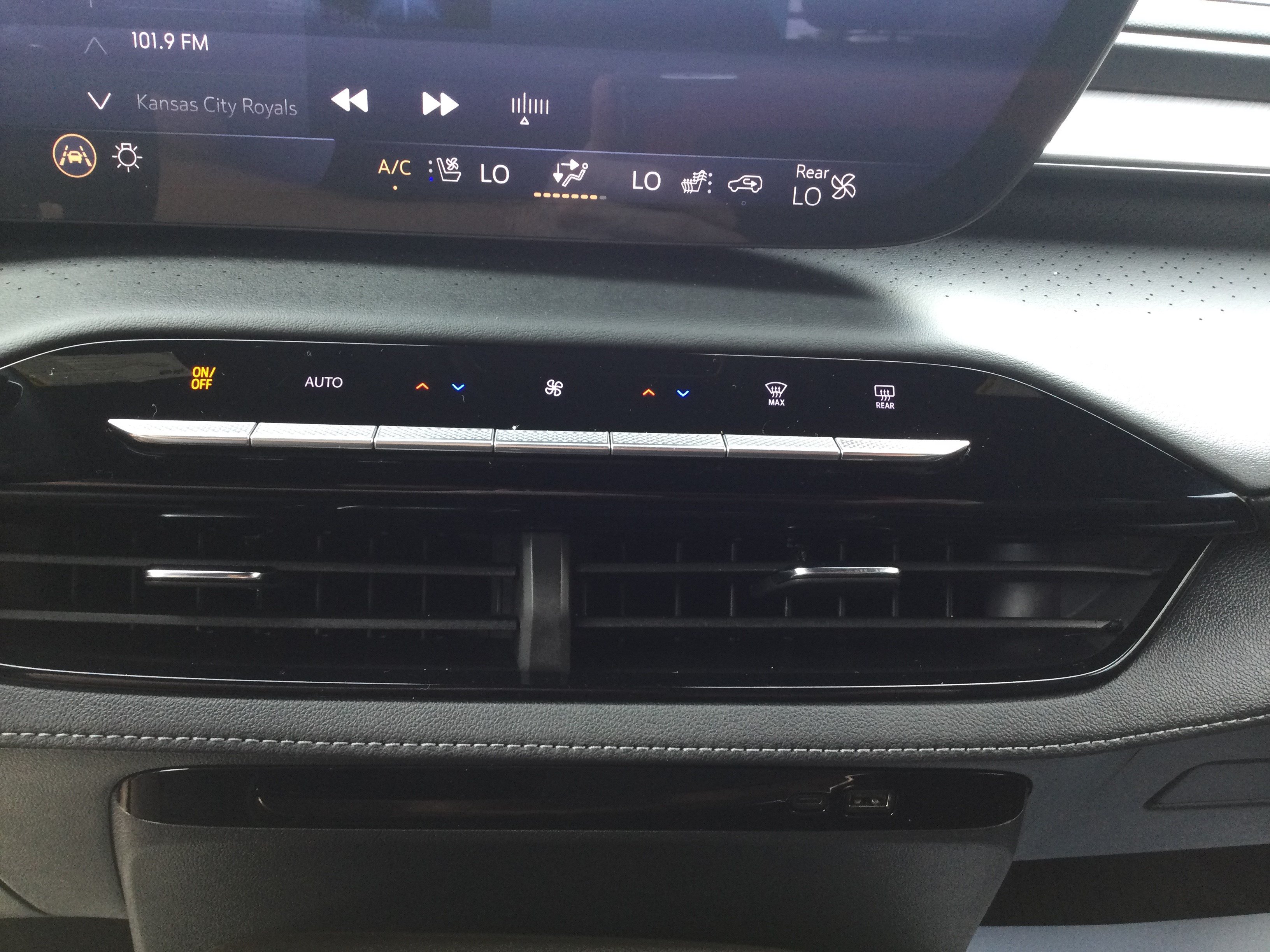 Used 2025 Buick Enclave Avenir w/ Super Cruise Package AWD/4WD image 19