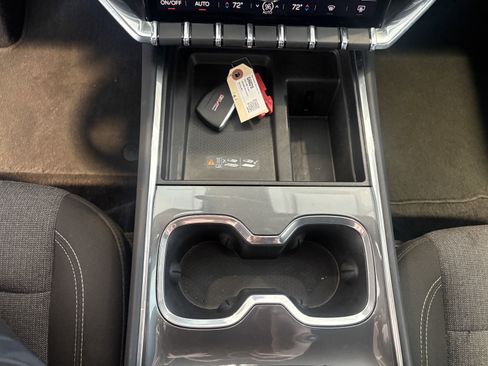 Used 2025 GMC Acadia Elevation image 15