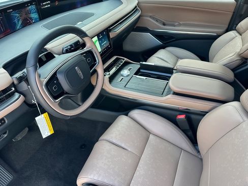 New 2026 Lincoln Navigator Black Label AWD/4WD image 9