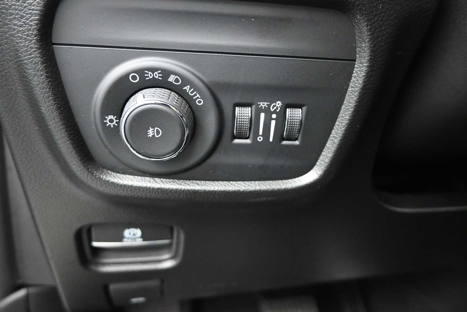 Used 2023 Jeep Grand Cherokee L Limited w/ Luxury Tech Group II AWD/4WD image 23