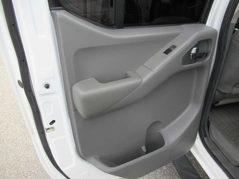 Used 2021 Nissan Frontier SV image 16