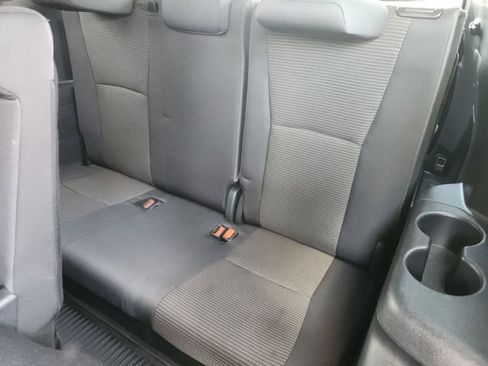 Used 2024 Toyota Highlander LE AWD/4WD image 25