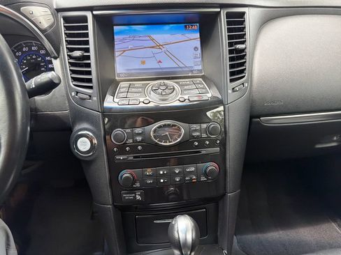 Used 2017 INFINITI QX70 2WD w/ Premium Package image 6