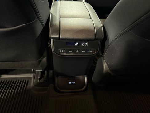 Used 2023 Toyota Highlander L image 14
