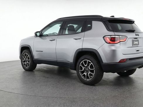 Used 2025 Jeep Compass Trailhawk image 6