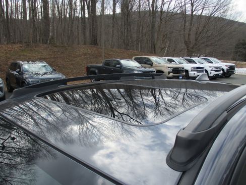 Used 2024 Subaru Crosstrek 2.0i Premium image 11