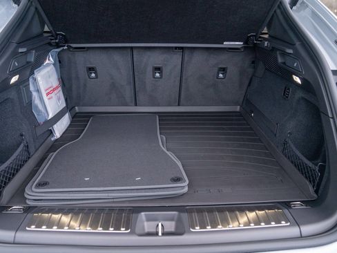 New 2026 Porsche Macan 4 Electric image 27