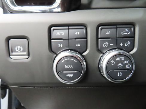 Used 2024 GMC Sierra 3500 Denali w/ Denali Reserve Package image 65