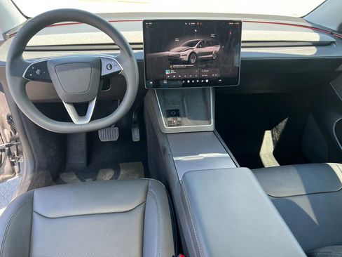 Used 2026 Tesla Model Y Long Range image 18