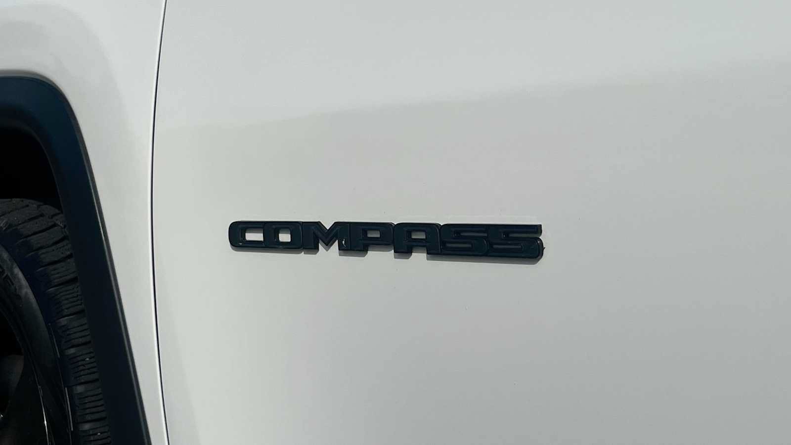 Used 2018 Jeep Compass Latitude w/ Popular Equipment Group FWD image 26