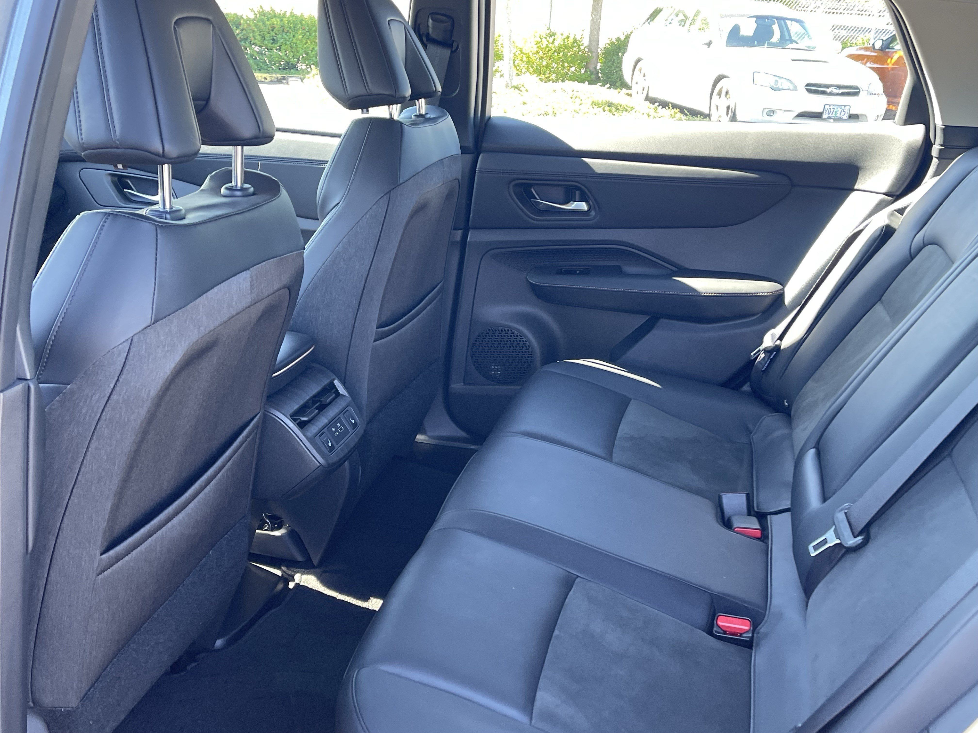 Used 2024 Nissan Ariya FWD image 14