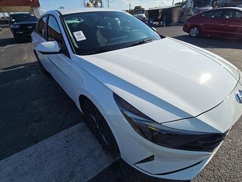 Used 2023 Hyundai Elantra SEL w/ Cargo Package FWD image 4